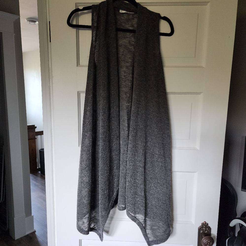 Sleeveless cardigan